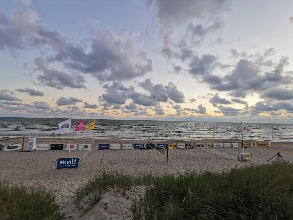 Melnrage Beach Cozy Apartments & Terrace - Pine View Sea Entry Klaipėda Exteriör bild